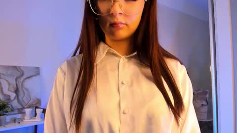 leannabarlowe online show from December 3, 5:21 am