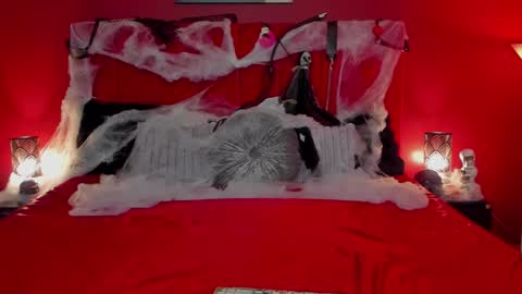 LeaNoir online show from October 31, 6:04 am