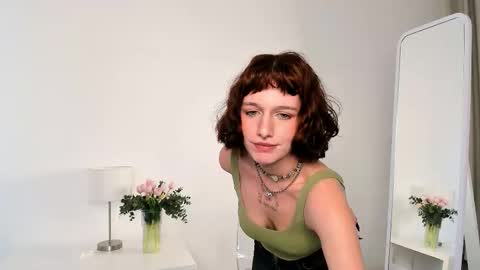 leelooyolo online show from September 23, 3:43 pm