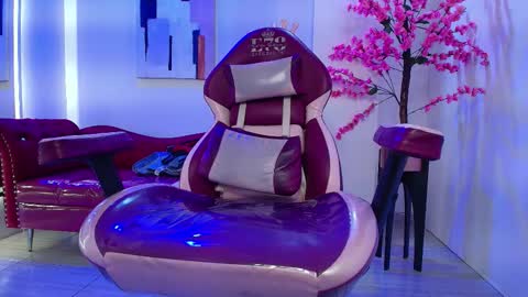 Leia.  online show from October 16, 12:30 pm