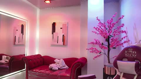 Leia.  online show from September 17, 12:03 pm