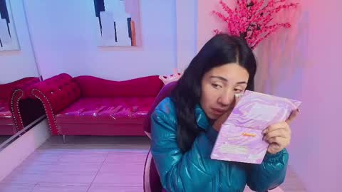 Leia.  online show from February 26, 11:11 am
