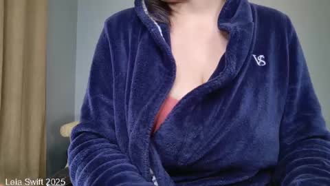 Snapshot of leiaswift chatting on March 9, 10:41 am Leia Swift online show from March 9, 10:41 am