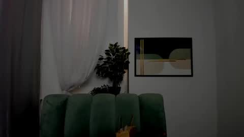 leilabloom online show from February 26, 9:33 am
