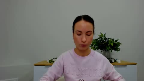 leilabloom online show from February 3, 9:08 am