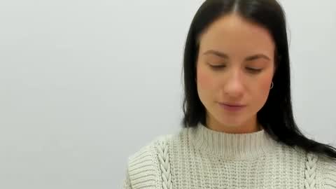 leilabloom online show from February 7, 1:32 pm