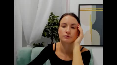 leilabloom online show from February 4, 10:21 am