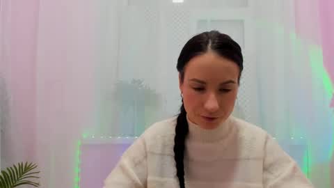 leilabloom online show from February 25, 9:09 am