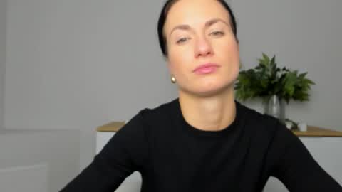 leilabloom online show from January 28, 5:24 pm