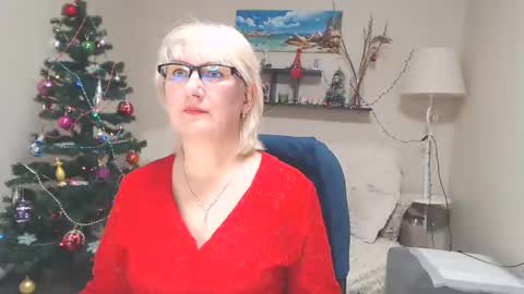 Leila Kinky online show from January 3, 8:00 am