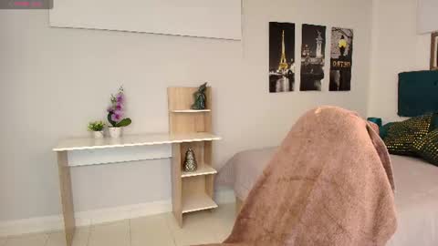 leisa_gigs online show from June 20, 9:51 pm