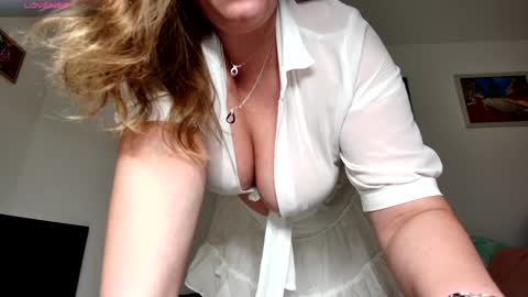 Snapshot of lelena1319 chatting on January 25, 7:38 pm YOUR ELENA online show from January 25, 7:38 pm