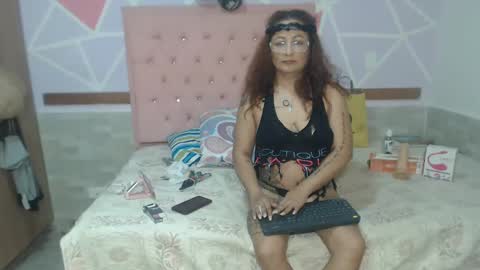 lena_lawson online show from December 4, 3:37 am