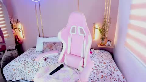 Lena Paul online show from April 14, 4:51 pm