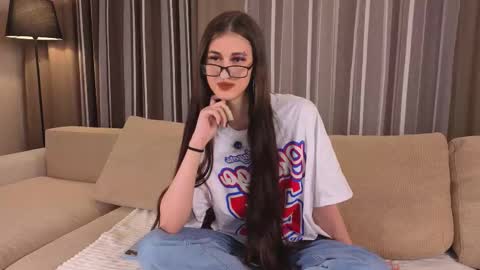 Molly online show from December 3, 12:29 pm