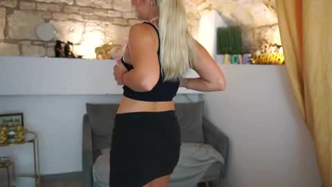 Snapshot of leokitty_ chatting on September 11, 1:55 pm leokitty  online show from September 11, 1:55 pm