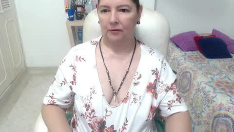 leonela   online show from May 28, 1:58 am