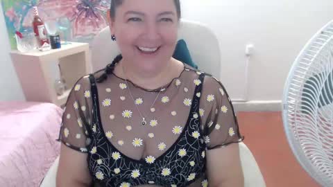 Snapshot of leonela_69 chatting on October 4, 6:52 am leonela   online show from October 4, 6:52 am
