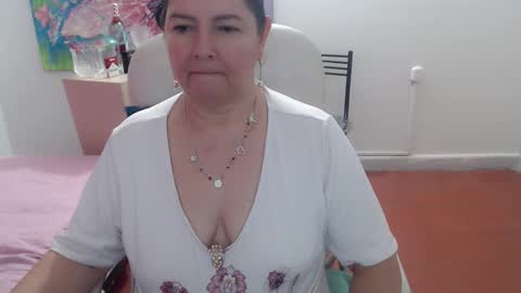 Snapshot of leonela_69 chatting on October 21, 3:43 am leonela   online show from October 21, 3:43 am