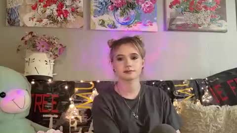 Mia online show from July 14, 9:14 am