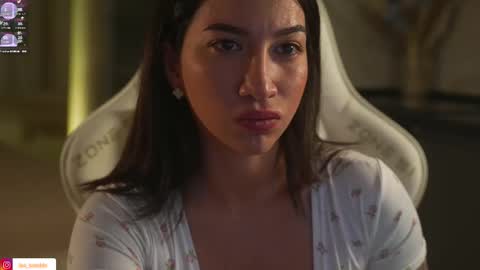 Leora online show from October 5, 5:07 pm