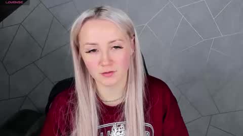 Snapshot of leslie_bell chatting on October 21, 2:26 am Joyce online show from October 21, 2:26 am