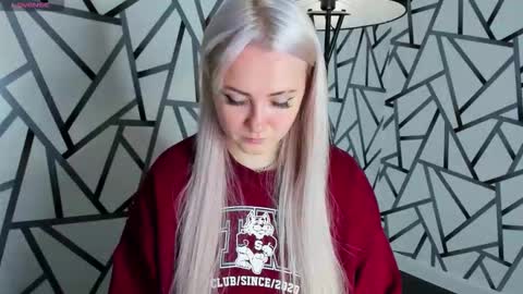 Snapshot of leslie_bell chatting on October 7, 2:05 am Joyce online show from October 7, 2:05 am