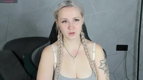 Snapshot of leslie_bell chatting on October 29, 2:38 am Joyce online show from October 29, 2:38 am