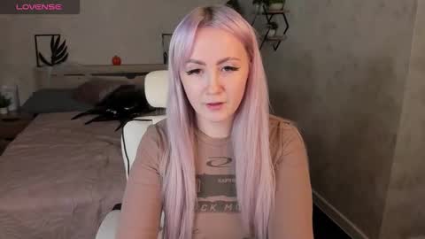 Snapshot of leslie_bell chatting on November 1, 9:46 am Joyce online show from November 1, 9:46 am