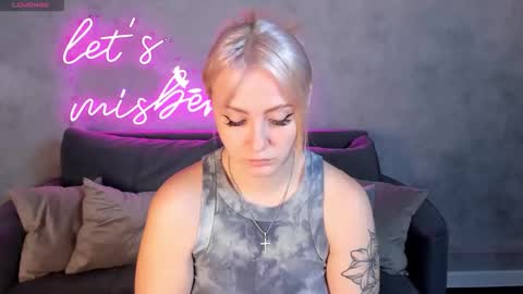 Snapshot of leslie_bell chatting on September 15, 1:47 am Joyce online show from September 15, 1:47 am
