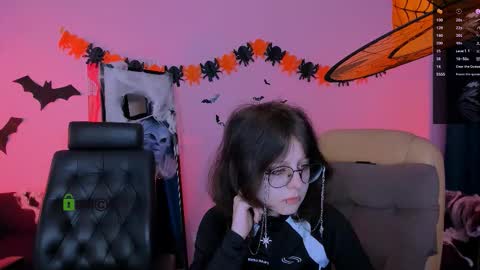 leslie_bird online show from October 23, 1:06 pm