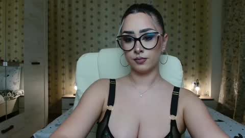 Snapshot of leslie_secret chatting on December 20, 10:11 pm leslie_secret online show from December 20, 10:11 pm