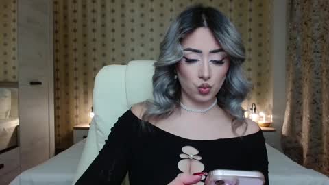 Snapshot of leslie_secret chatting on February 17, 11:22 pm leslie_secret online show from February 17, 11:22 pm