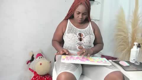 lesliee_brownn online show from January 6, 9:35 am