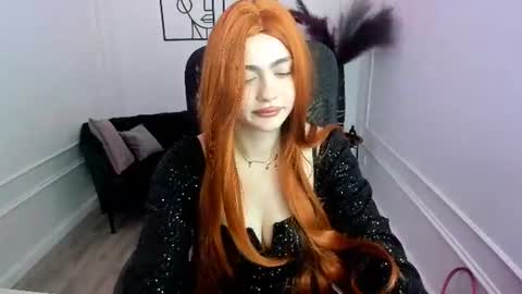 lesliemineg online show from October 9, 8:35 pm