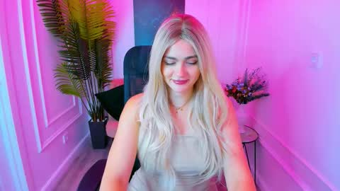 lesliemineg online show from September 19, 8:08 pm