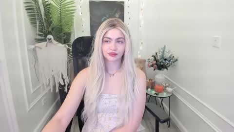 lesliemineg online show from October 16, 11:24 am