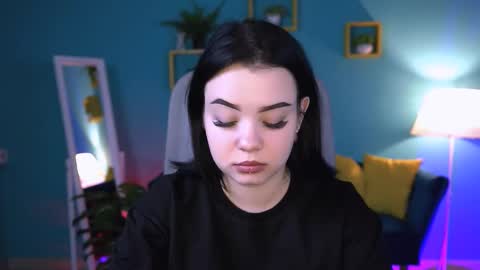 LeslieRowe online show from October 16, 4:20 pm