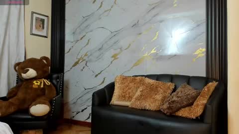 Snapshot of lesly_w chatting on September 15, 9:39 am I am here from Monday to Friday from 730 am to 130 pm Colombia time and saturday from 500 am to 1000 am .... Soon Blue page online show from September 15, 9:39 am