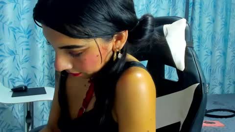 Snapshot of lessly_kittyn chatting on October 9, 10:47 pm lessly online show from October 9, 10:47 pm