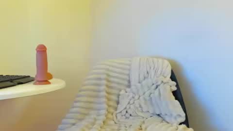 lesyaliss online show from March 12, 7:00 am