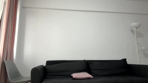 follow me  here you find me online show from February 3, 8:19 am