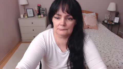 Mary online show from December 5, 5:06 pm