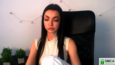 Alexia online show from April 18, 1:02 pm