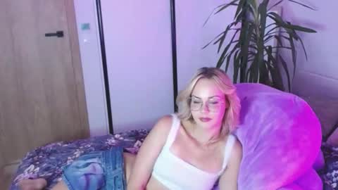 Snapshot of lexie_wild chatting on September 10, 6:46 am Lexie online show from September 10, 6:46 am