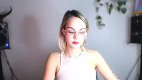 Snapshot of lexie_wild chatting on February 24, 10:03 pm Lexie online show from February 24, 10:03 pm