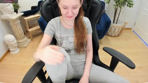 Lexi online show from December 3, 6:46 am