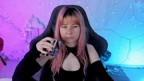 Snapshot of lexiwenford chatting on February 4, 2:49 am Lexi Wenford NO NUDE GODDESS online show from February 4, 2:49 am