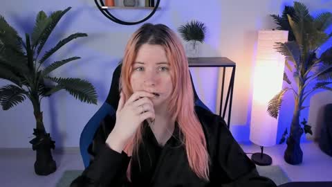 Snapshot of lexiwenford chatting on January 27, 3:04 am Lexi Wenford NO NUDE GODDESS online show from January 27, 3:04 am