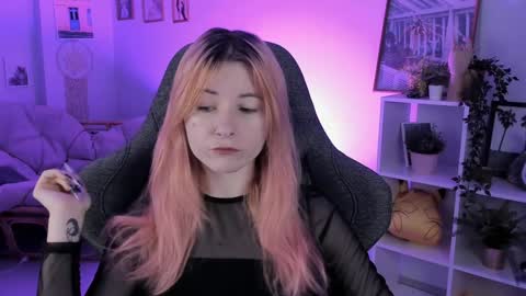 Snapshot of lexiwenford chatting on January 22, 5:48 am Lexi Wenford NO NUDE GODDESS online show from January 22, 5:48 am